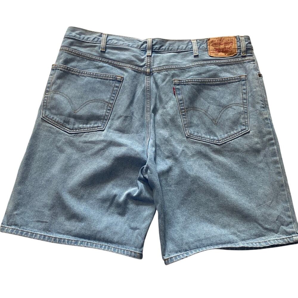 Vintage Levi’s Men's Size 42 Light Wash 550 Relaxed Fit Denim Shorts y2k